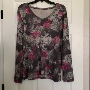 New w/out tags; long sleeve tee magenta print